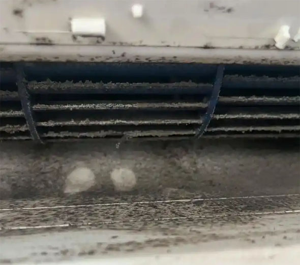 李沧空调吹的风有股烧焦味是怎么回事